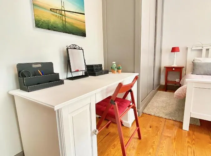 Luxury Vintage By Myplaceforyou, At The Centre Next To Marques De Pombal Апартаменты