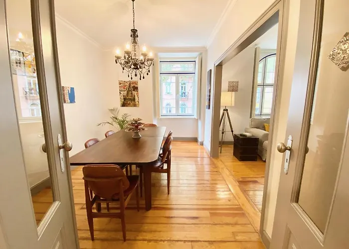 Luxury Vintage By Myplaceforyou, At The Centre Next To Marques De Pombal Лиссабон