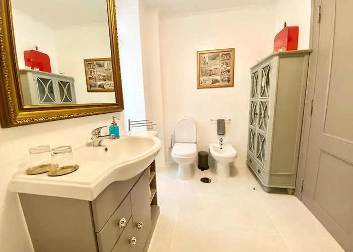 Апартаменты Luxury Vintage By Myplaceforyou, At The Centre Next To Marques De Pombal Лиссабон