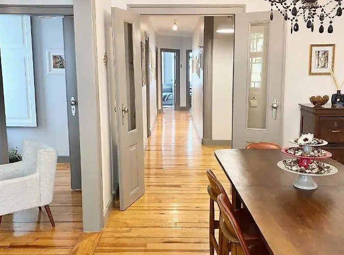 Апартаменты Luxury Vintage By Myplaceforyou, At The Centre Next To Marques De Pombal *